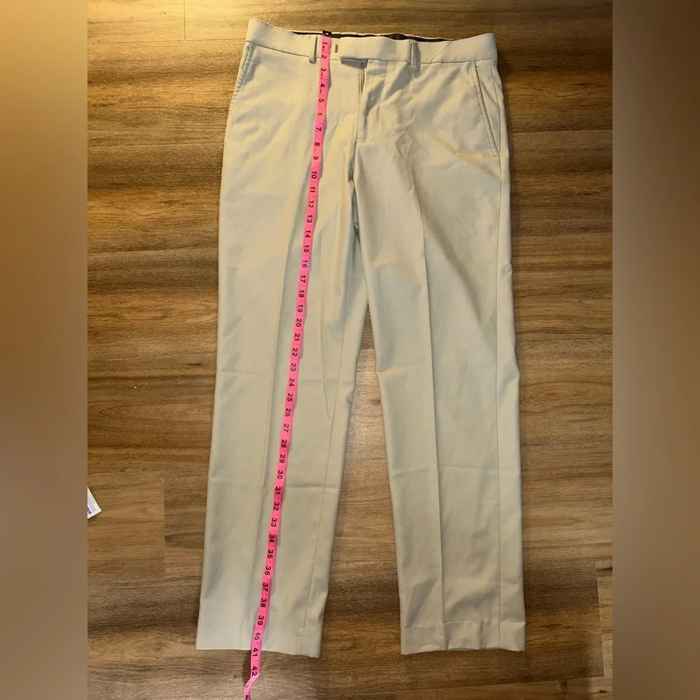 Dockers dress Men's Tan Pants Size: 33x32